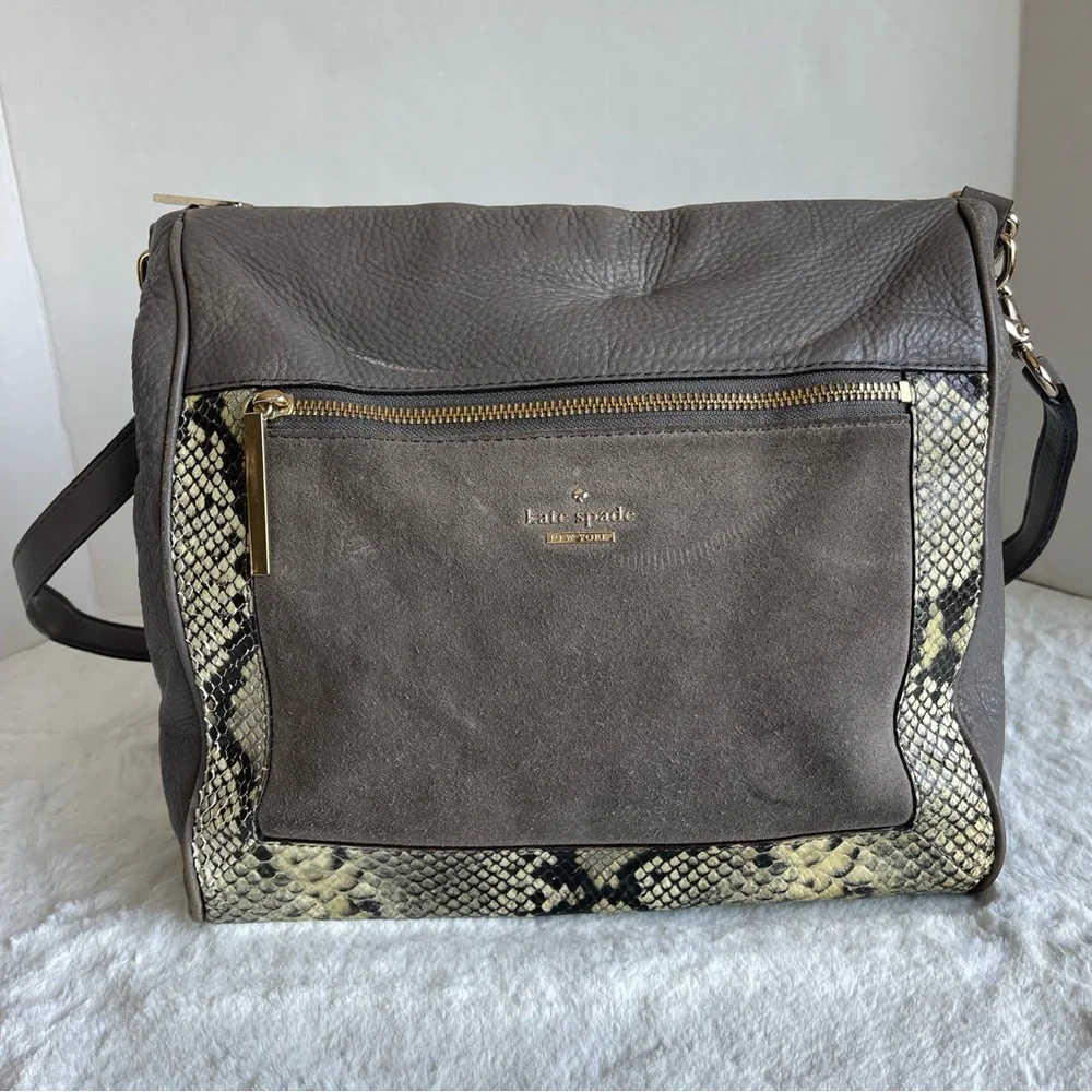 Kate Spade Gray Bag With Snake pattern . - Picture 1 of 17